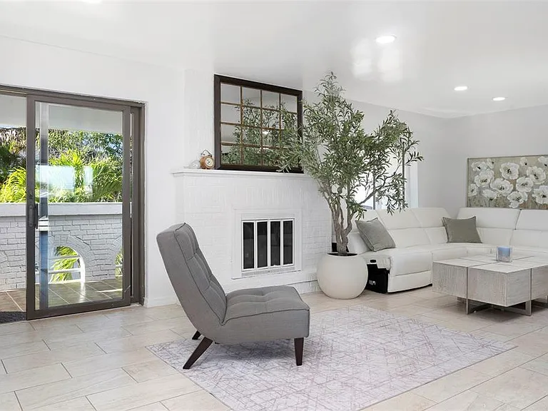 2710 Hibiscus Dr W — Photo 15