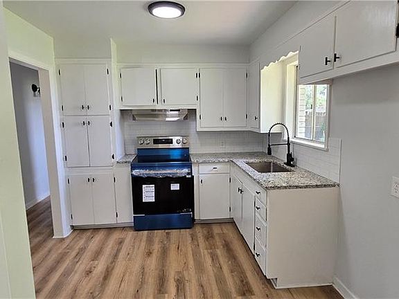 4th image of 5217 Benjamin St