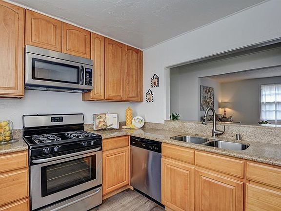 3rd image of 47 Baldwin St