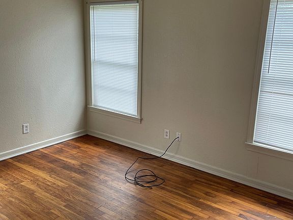 3rd image of 702 E Dean Ave