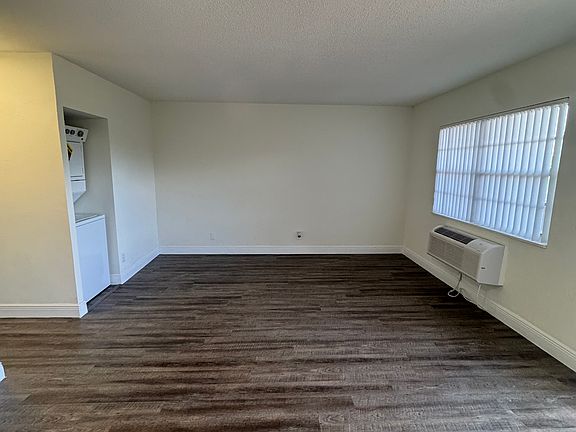 4th image of 10901 NW 14th Ave #211
