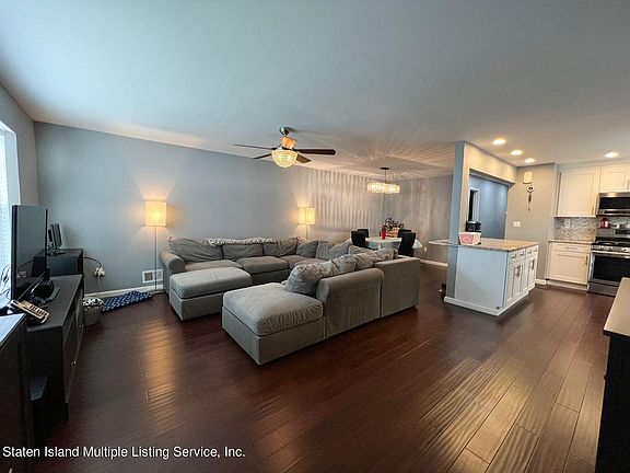 3rd image of 109 Pemberton Ave