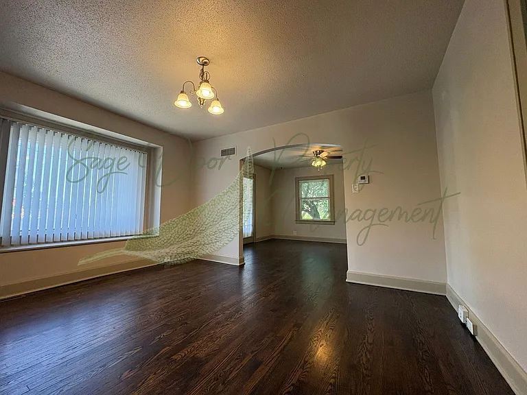 305 N Crysler Ave — Photo 8