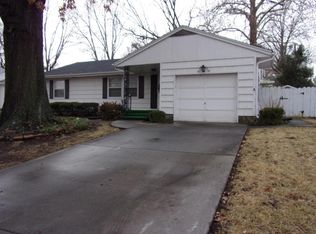 955 S Salt Pond Ave, Marshall, MO 65340