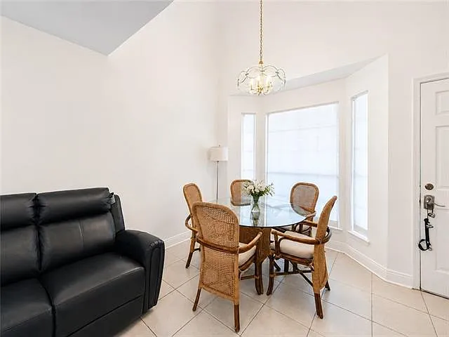 3 bed, 2.0 bath, 1030 sqft, $1,950 — Photo 4
