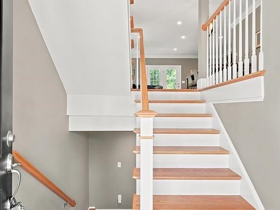 4th image of 27 Clarks Hill Ln #27