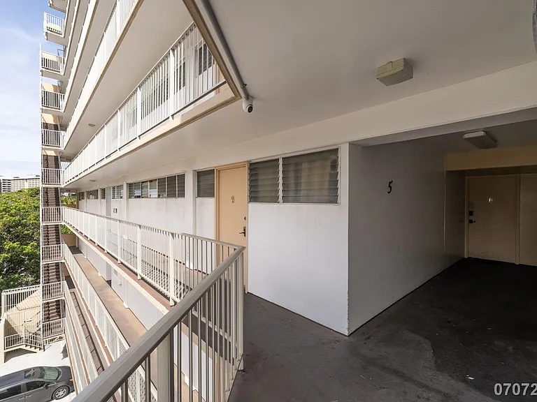 419 Keoniana St #501 — Photo 4