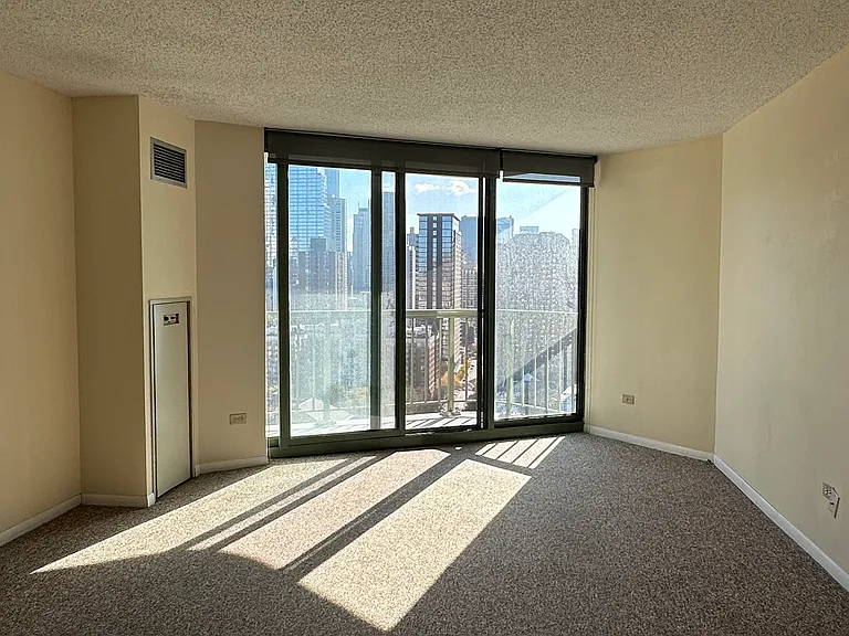 111 W Maple St #1904 — Photo 25