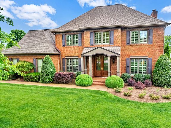 4th image of 217 Woodlake Dr