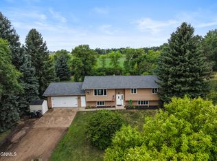 5005 Highland Rd NW, Mandan, ND 58554