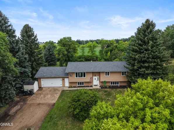 5005 Highland Rd NW, Mandan, ND 58554