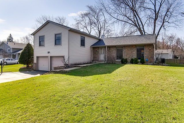 1st image of 26W415 Parkway Dr