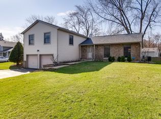26W415 Parkway Dr, Winfield, IL 60190