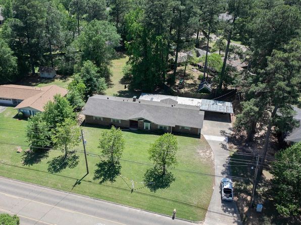 206 Redwater Rd, Wake Village, TX 75501