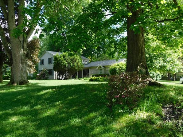 9 Woodstock Ln