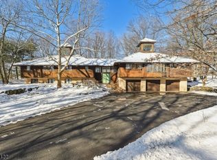 28 Hillcrest Rd, Cedar Grove, NJ 07009