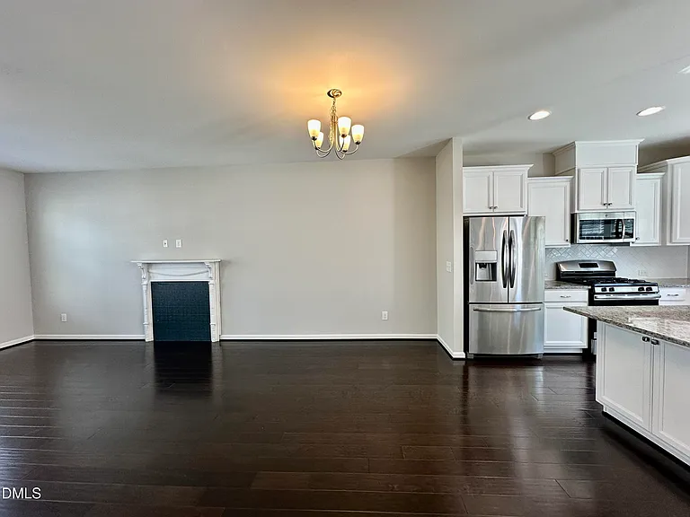 822 Richmont Grove Ln — Photo 4