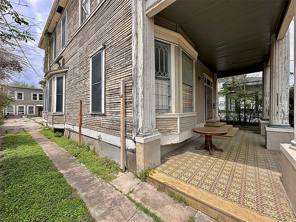 5th image of 727 N Pine St