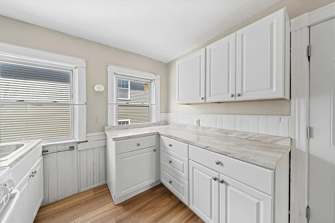 2 bed, 817 sqft, $1,775 — Photo 1