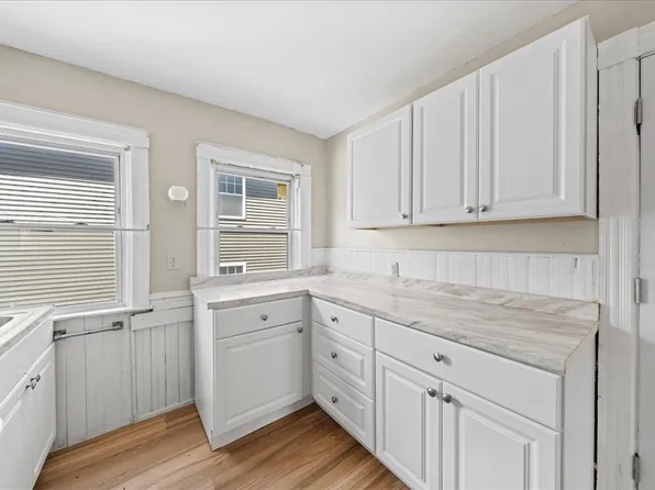 53 1/2 Sterling Ave APT 2, Providence, RI 02909