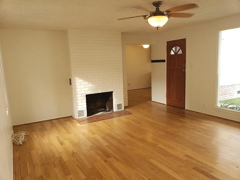 2813 W Clark Ave — Photo 16