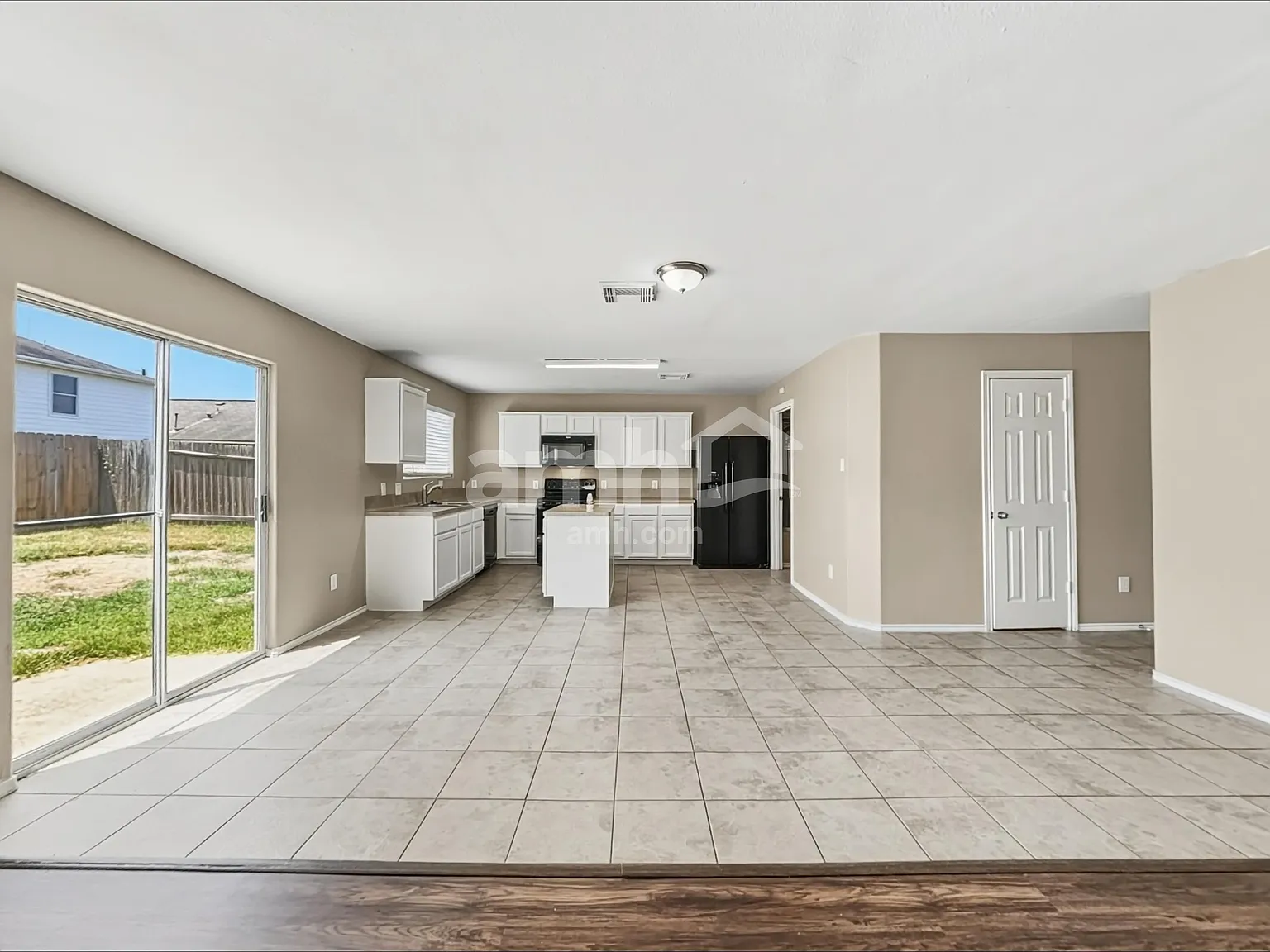 4 bed, 2.5 bath, 2530 sqft, $2,095 — Photo 4