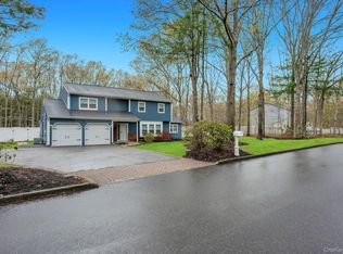 10 Ramblewood Road, Ridge, NY 11961