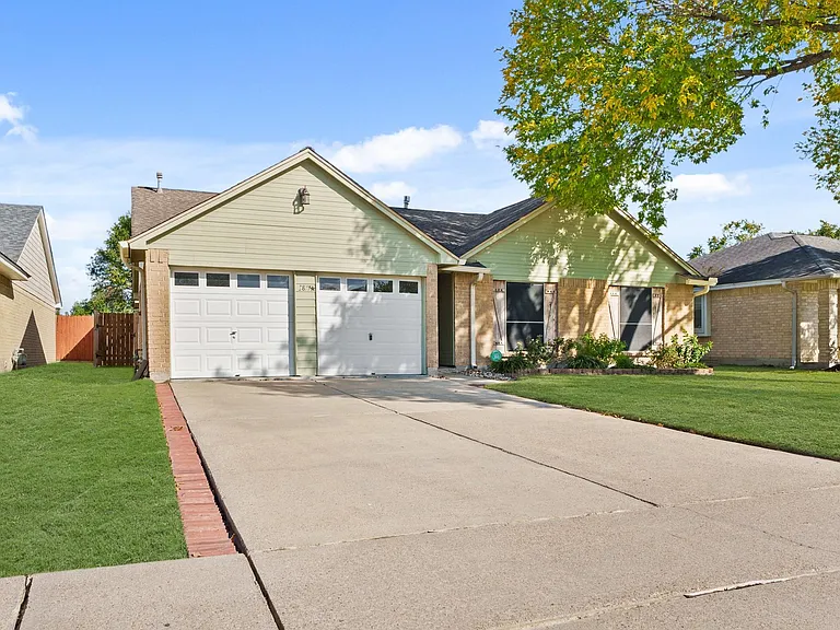 3877 Pecan Cir — Photo 2