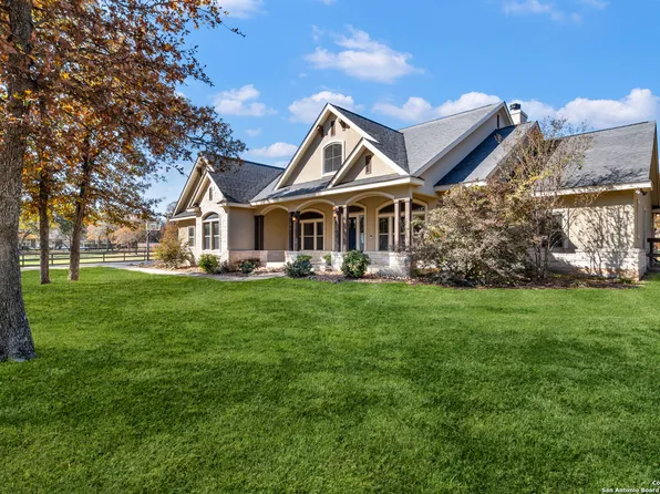 112 Elk Run, La Vernia, TX 78121