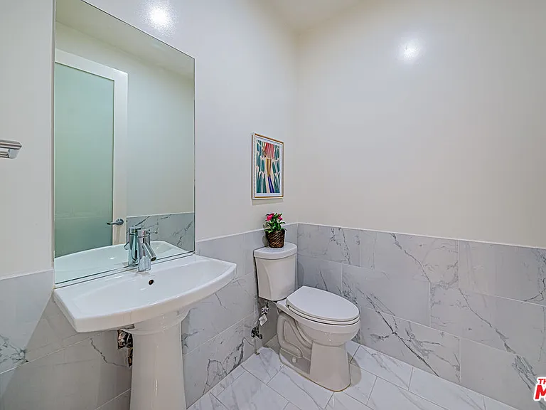 3223 W 6th St #806 — Photo 11