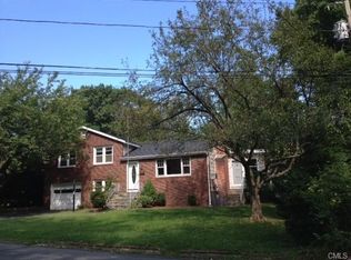 76 Lovers Ln, Fairfield, CT 06824