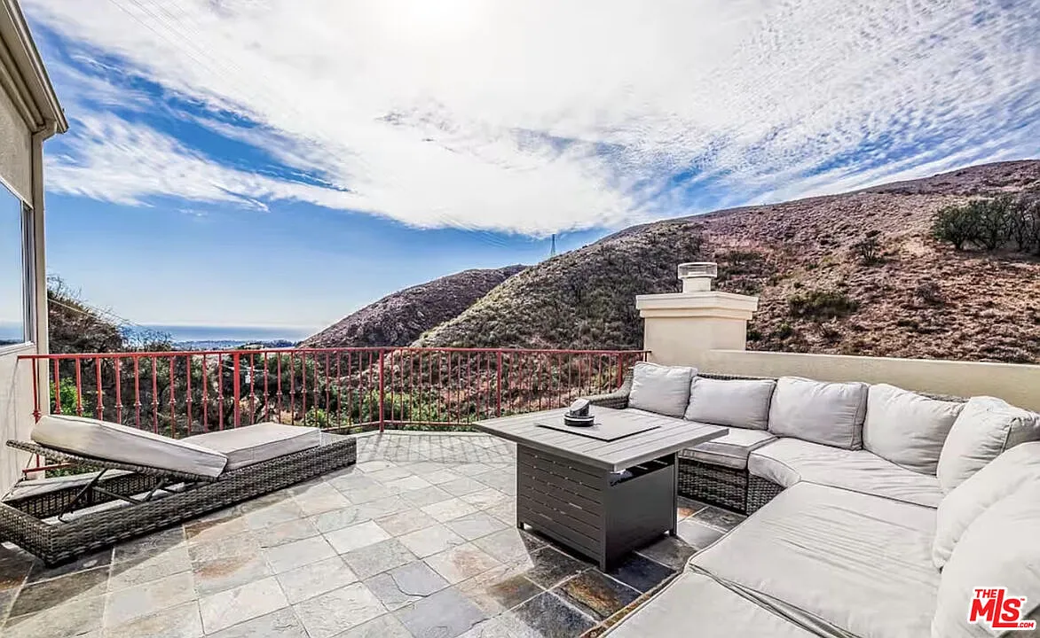 4 bed, 3.0 bath, 2984 sqft, $25,000 — Photo 1