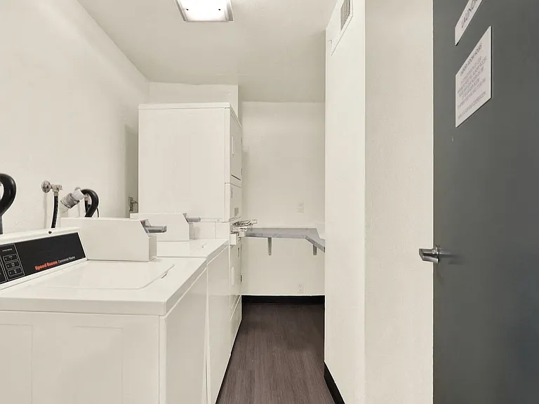 Midvale Towers — Photo 17