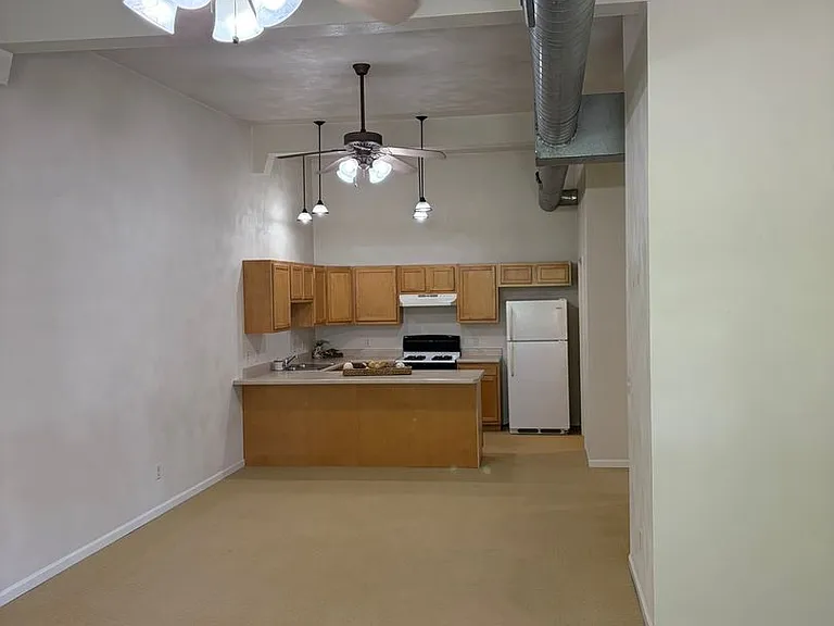 1410 Eisenhower St — Photo 2