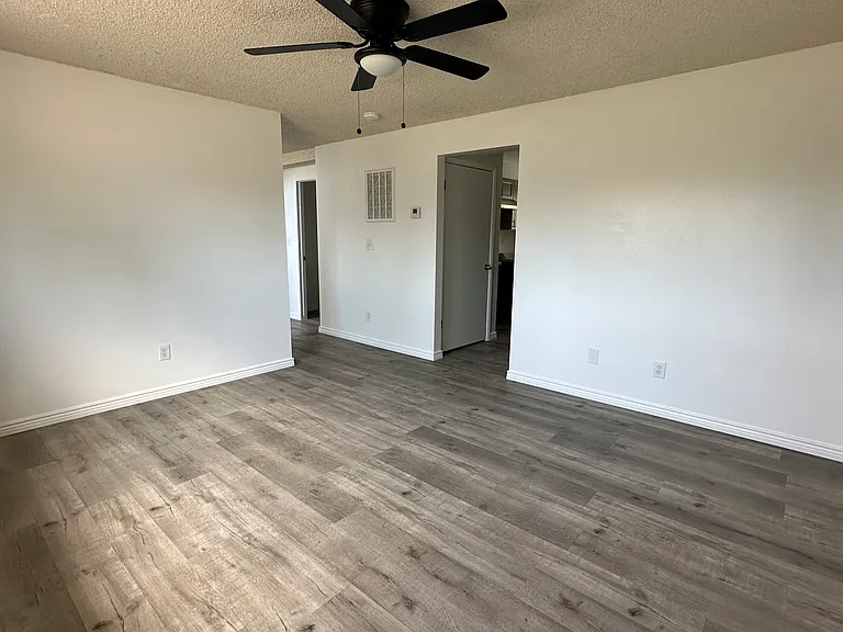 381 E 200 N #381 — Photo 7