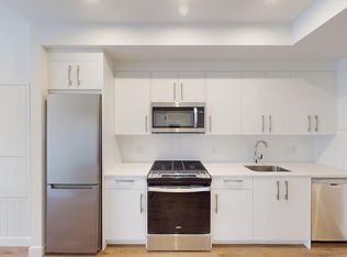 110 18a St NW #214, Calgary, AB T2N 2G9