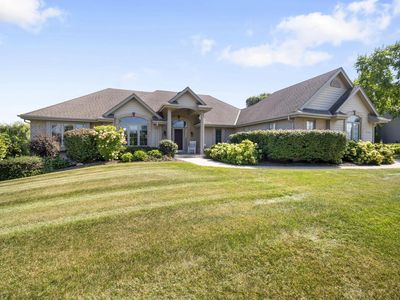 W130N6462 Crestwood DRIVE, Menomonee falls, WI, 53051