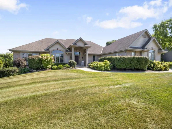 W130N6462 Crestwood DRIVE, Menomonee Falls, WI 53051