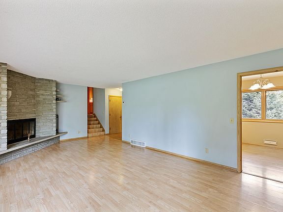 2nd image of 3100 36th Ave NE