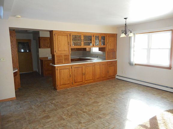 2nd image of 909 Edgewood Cir