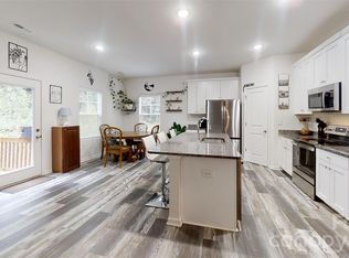 975 General Hoke Dr, Lincolnton, NC 28092