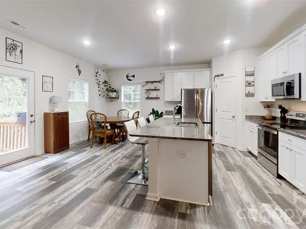 975 General Hoke Dr, Lincolnton, NC 28092