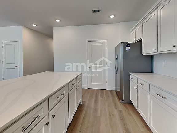 4th image of 190 Hickory Pointe Loop