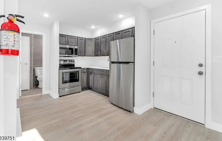 557 S Broad St #C6 — Photo 2