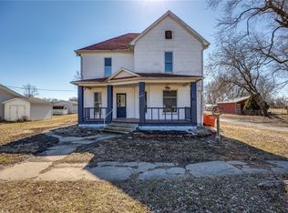309 W Main St, Stewardson, IL 62463