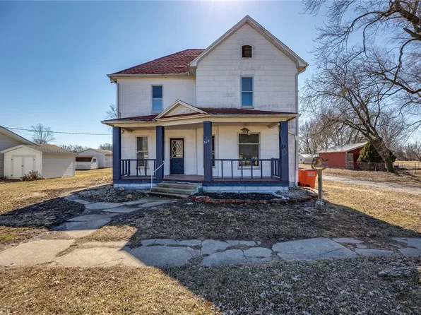 309 W Main St, Stewardson, IL 62463