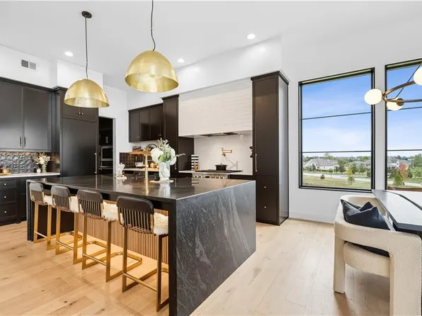 17420 Crystal St, Overland Park, KS 66221