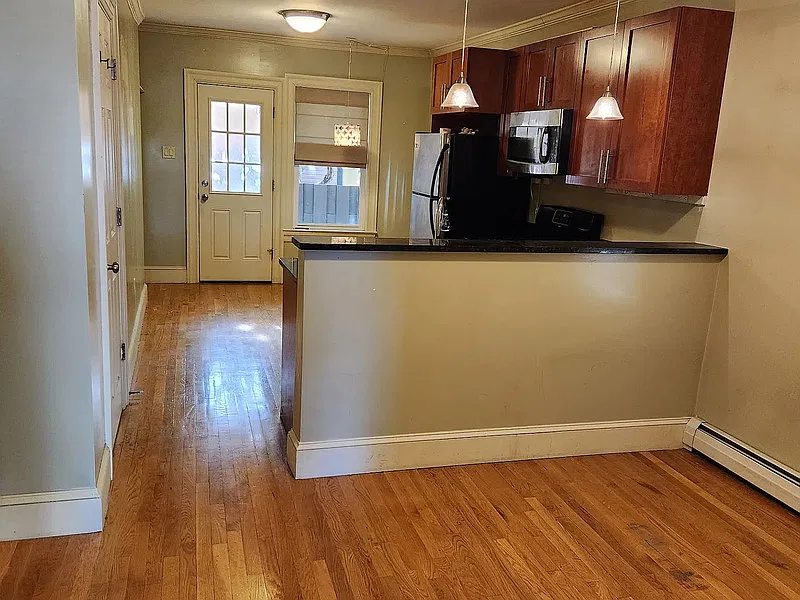 6 Bristol St #2