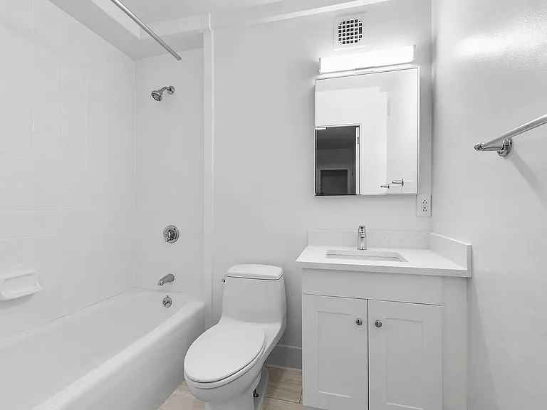 300 E 57th St #17D — Photo 3