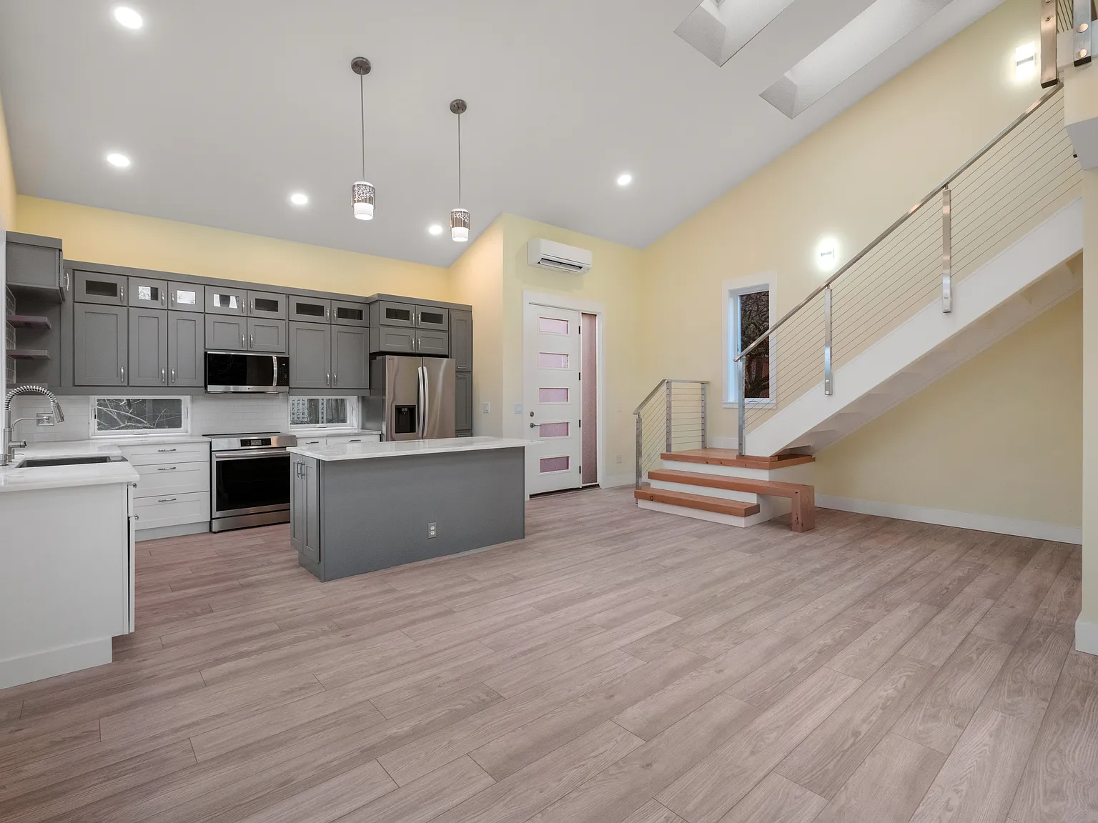 2 bed, 1000 sqft, $3,800 — Photo 3